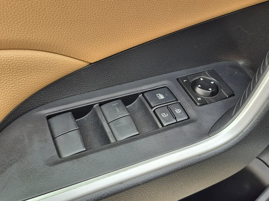 تويوتا راف فور LE 2022 