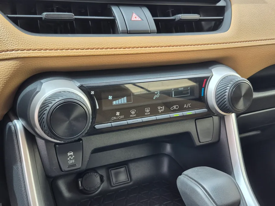 تويوتا راف فور LE 2022 