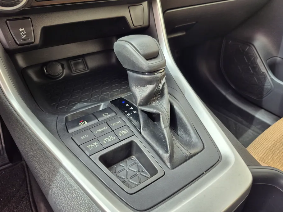 تويوتا راف فور LE 2022 