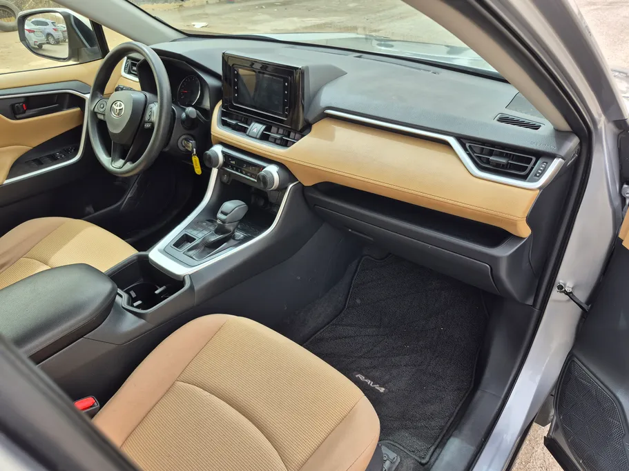 تويوتا راف فور LE 2022 