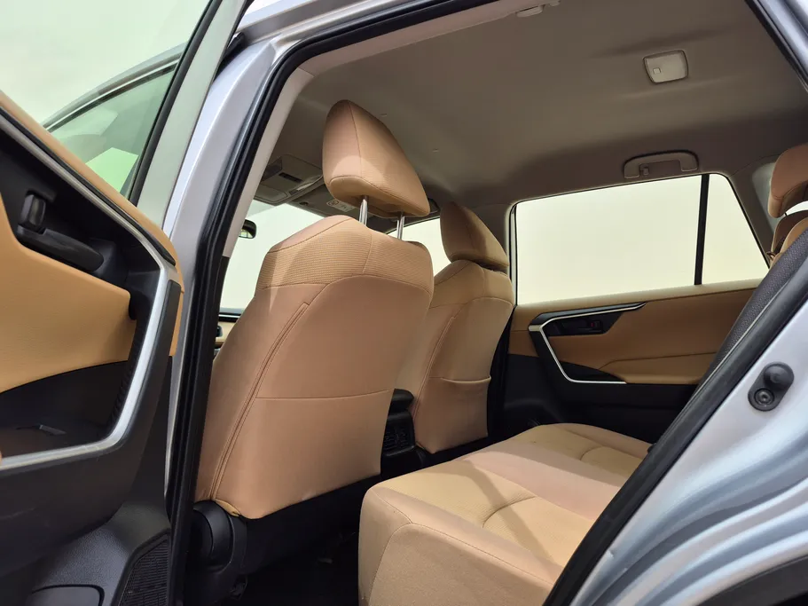 تويوتا راف فور LE 2022 