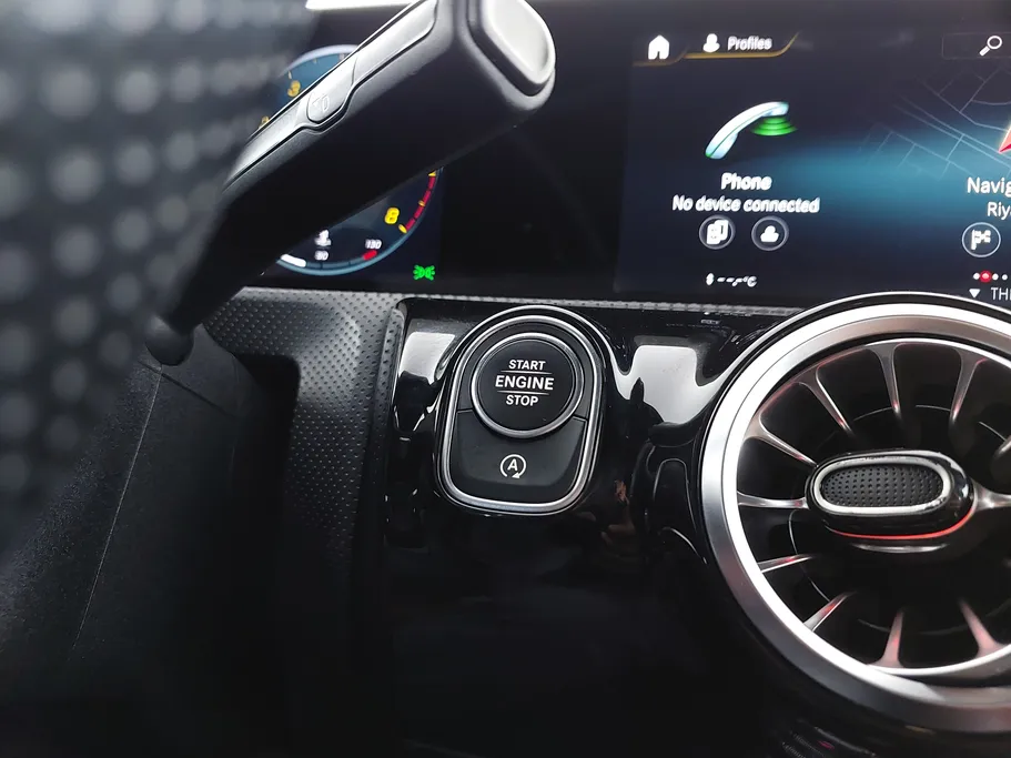 2023 Mercedes CLA 200 