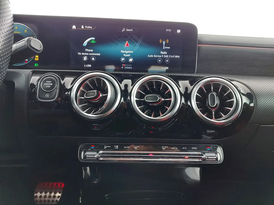 2023 Mercedes CLA 200 