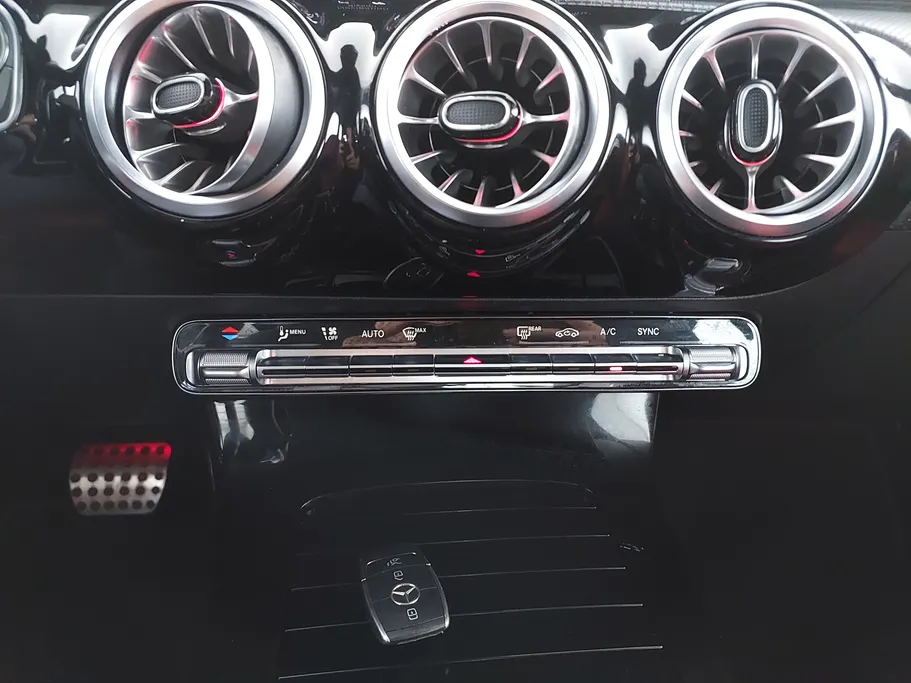 2023 Mercedes CLA 200 