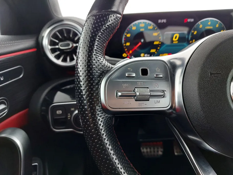 2023 Mercedes CLA 200 