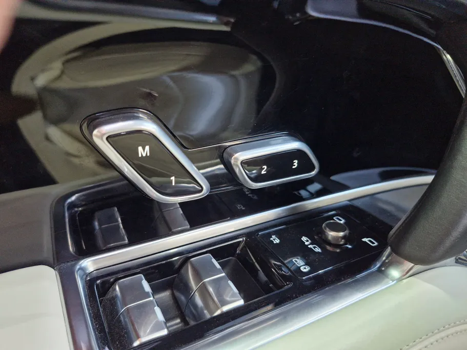 لاند روفر رنج روفر Autobiography  2024 