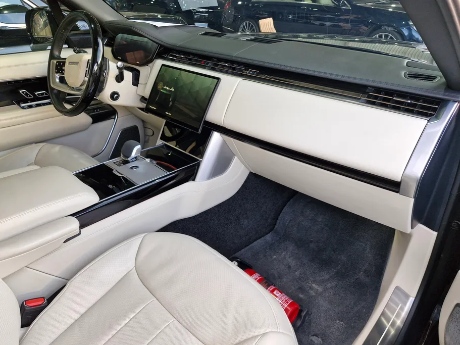 لاند روفر رنج روفر Autobiography  2024 