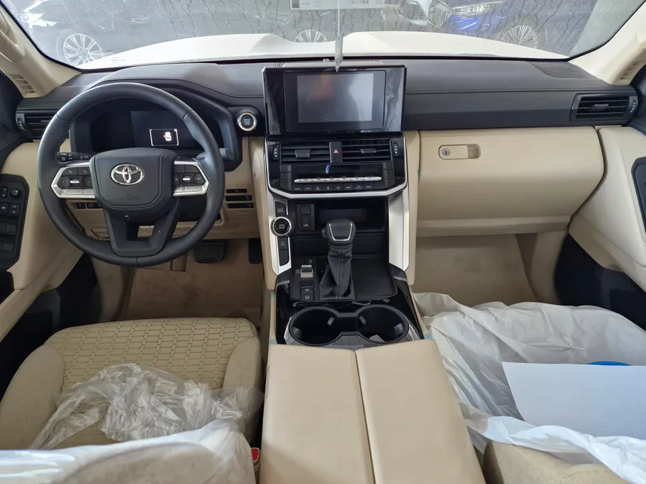 تويوتا لاندكروزر GXR1 2025 