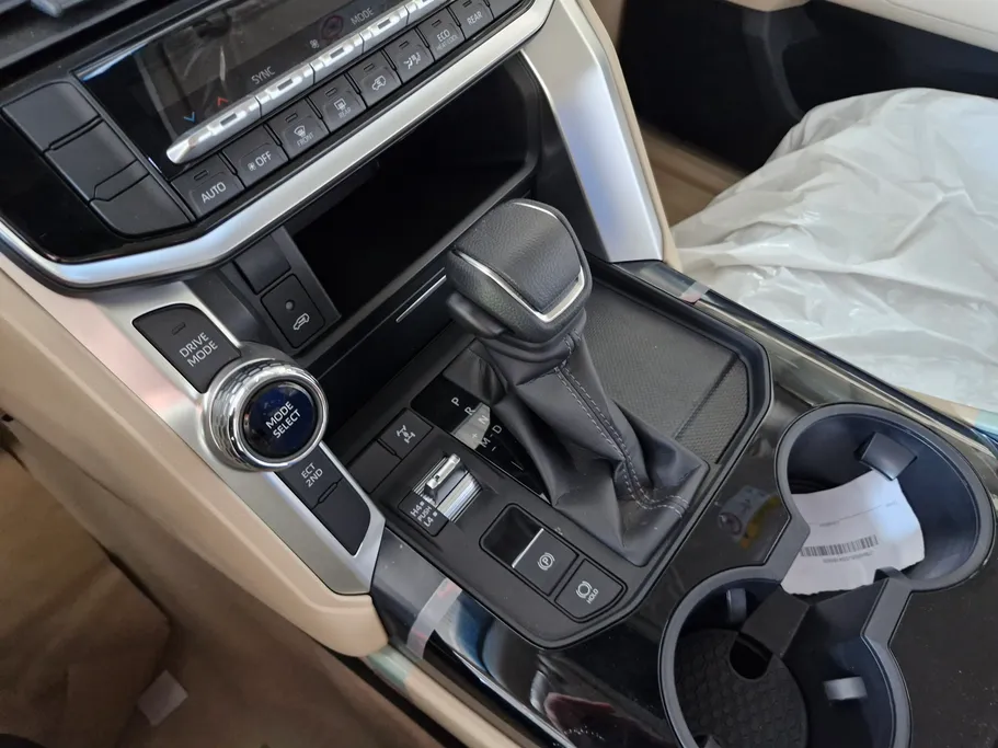 تويوتا لاندكروزر GXR1 2025 