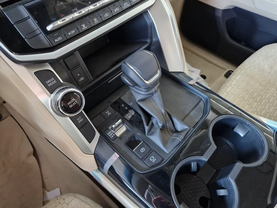 تويوتا لاندكروزر GXR1 2025 