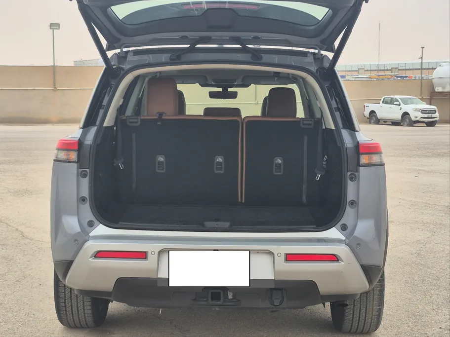 2022 Nissan Pathfinder SL 