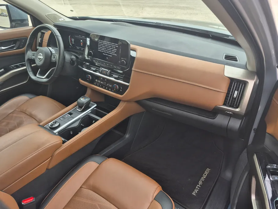 2022 Nissan Pathfinder SL 