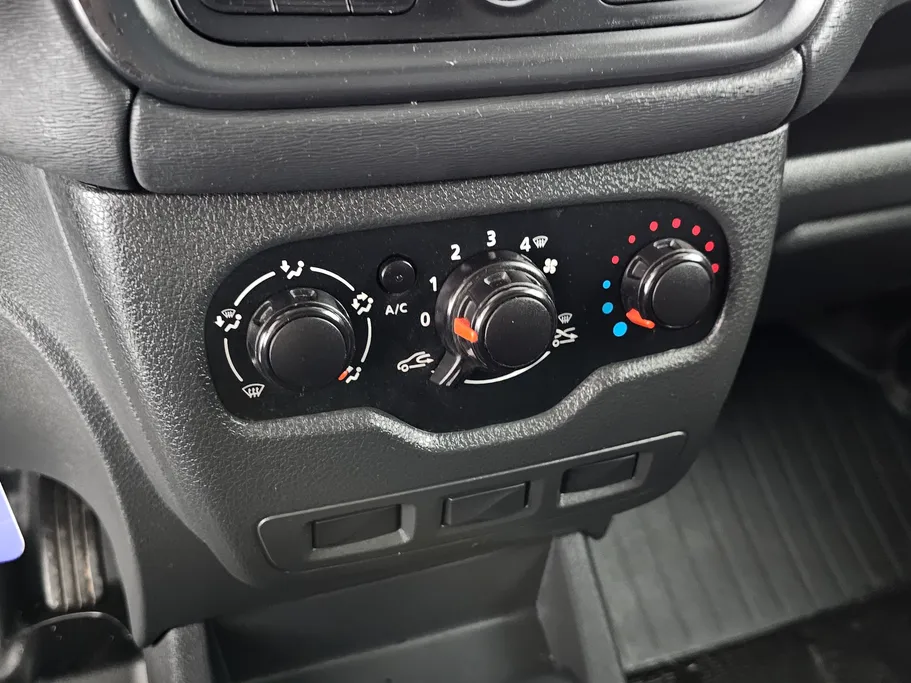 2021 Renault Docker Van بضاعة 