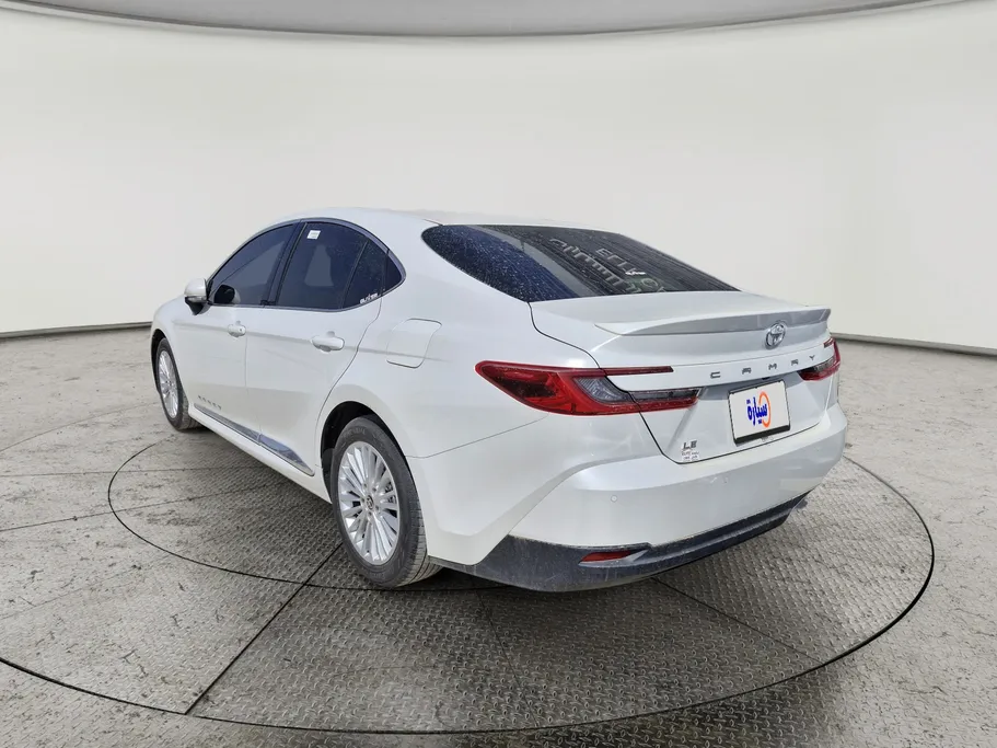 تويوتا كامري LE 2025 