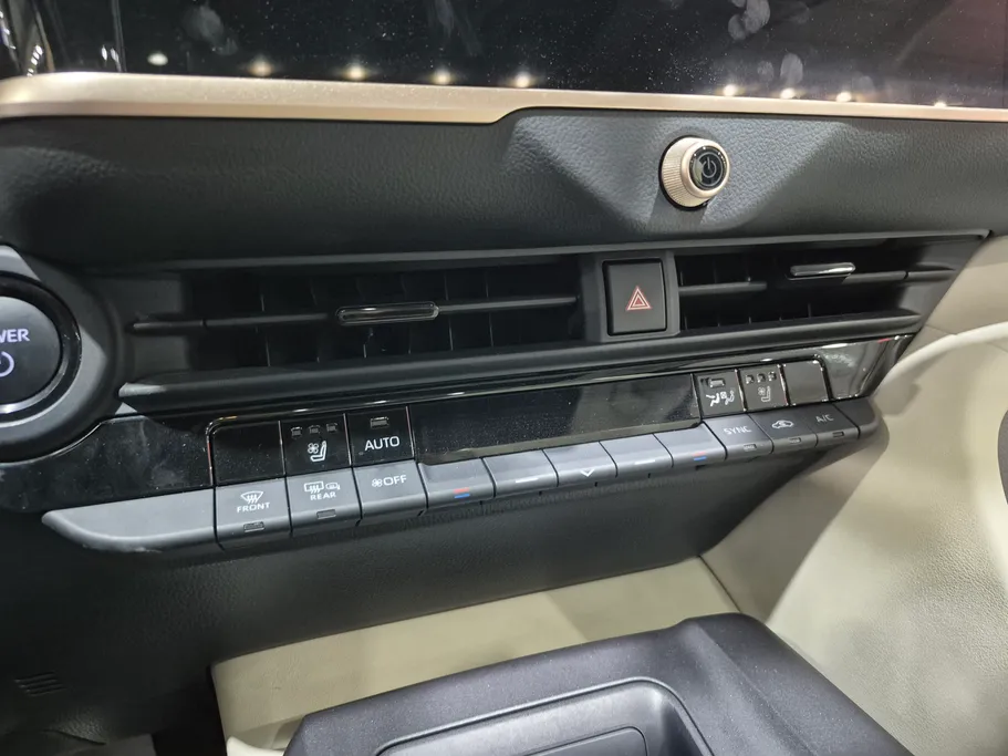 تويوتا كراون Majesta 2023 