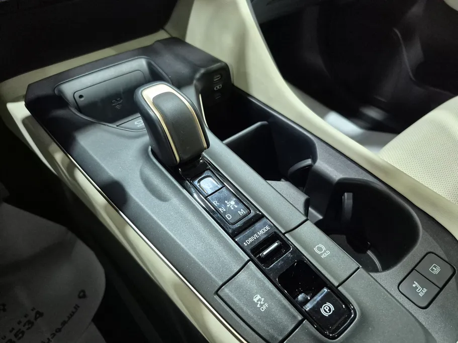 تويوتا كراون Majesta 2023 