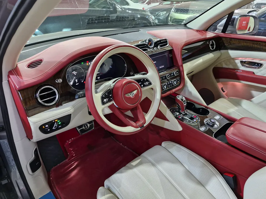 بنتلي بينتايجا  2022 