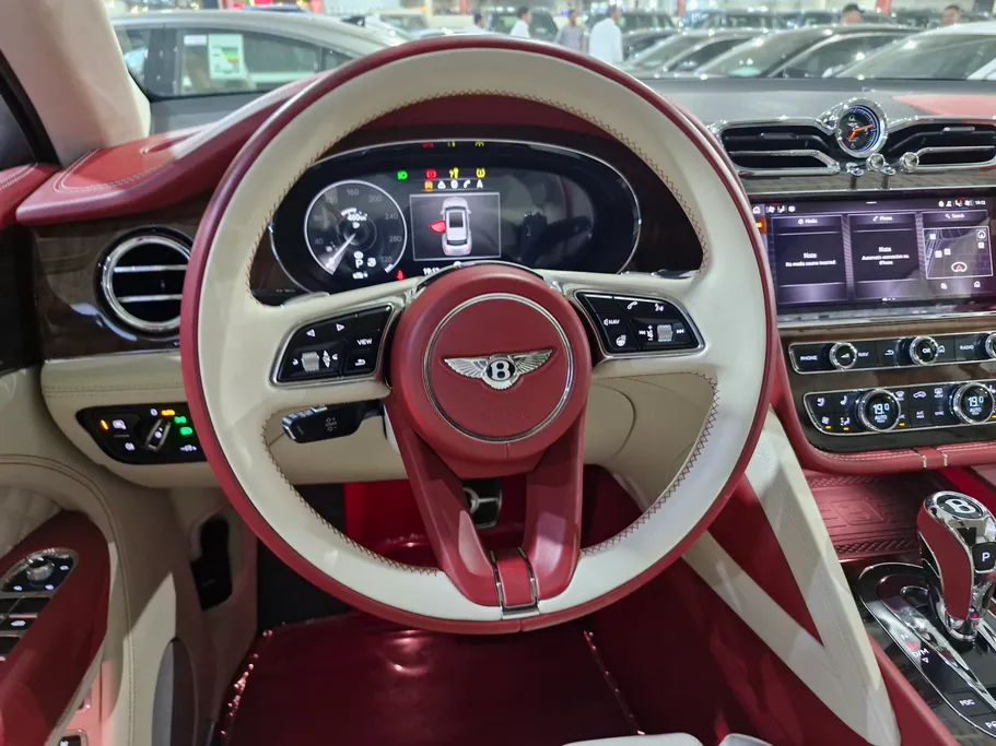 بنتلي بينتايجا  2022 