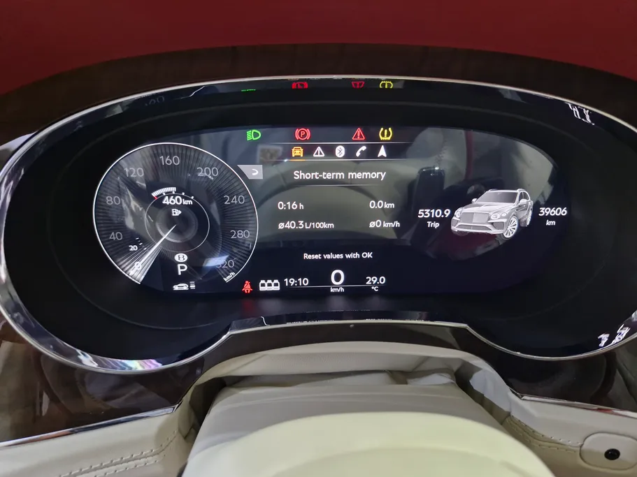 بنتلي بينتايجا  2022 