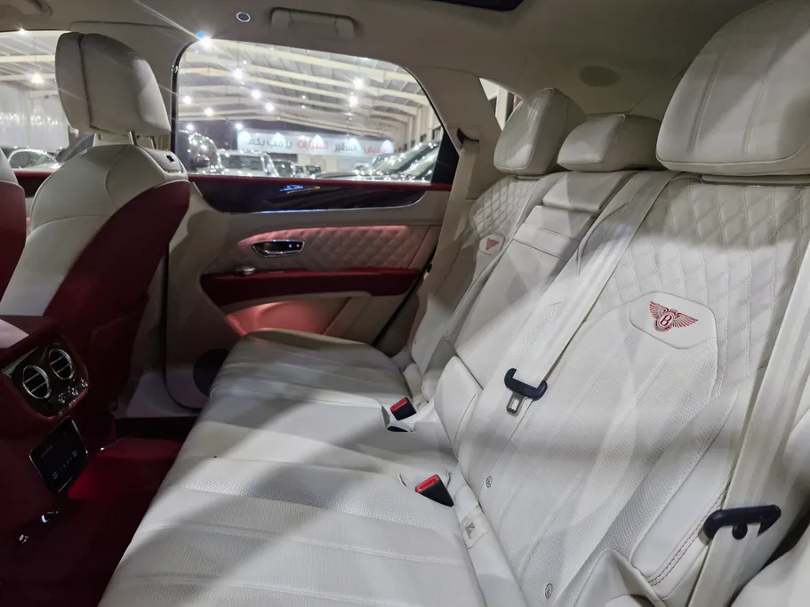 بنتلي بينتايجا  2022 