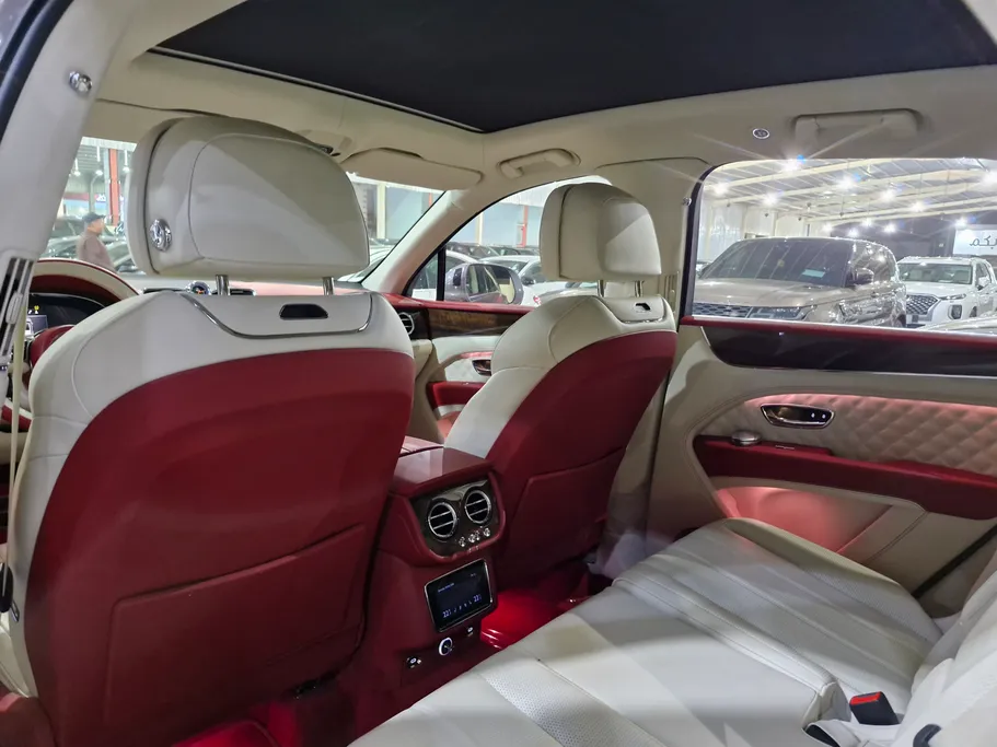 بنتلي بينتايجا  2022 