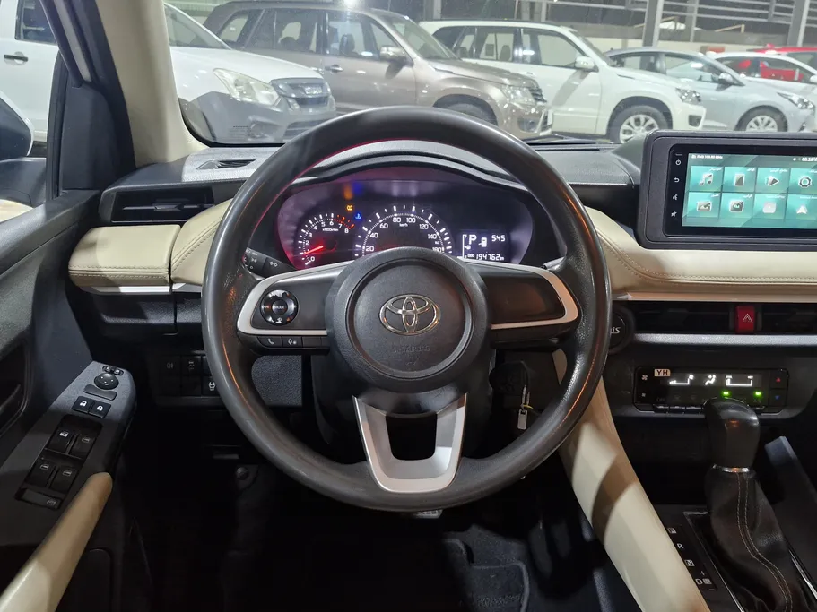 2023 Toyota Yaris  Y 