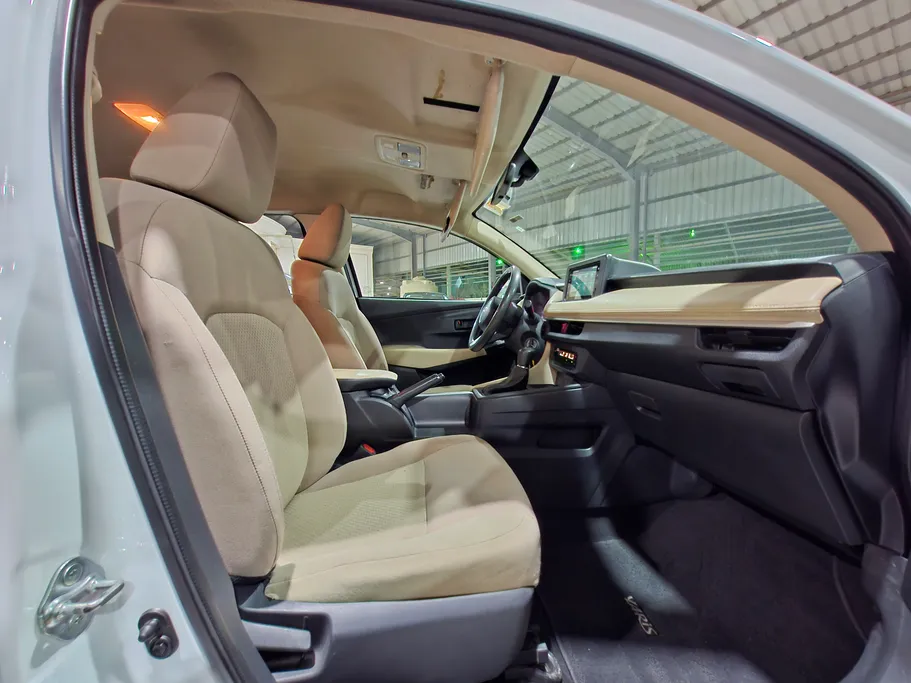 2023 Toyota Yaris  Y 