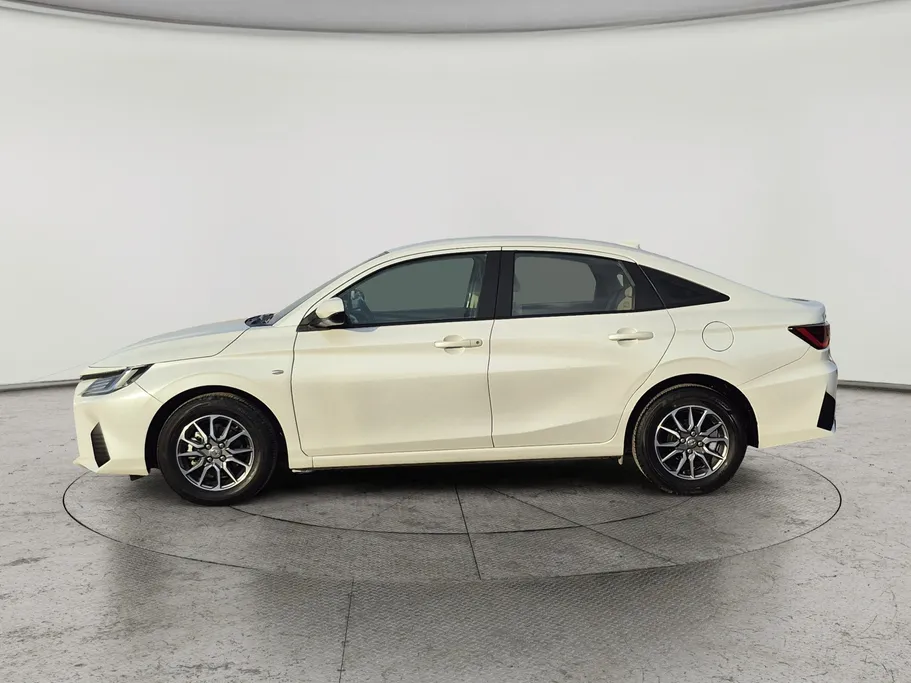 2023 Toyota Yaris  Y 