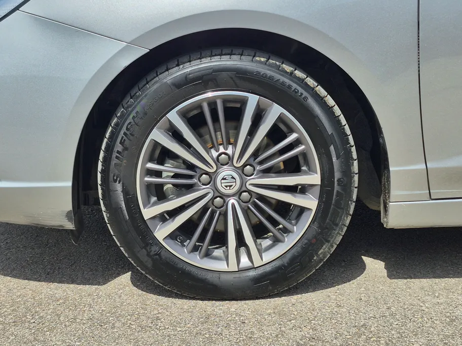 2023 ام جي 5 LUX 