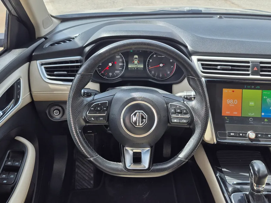 2023 ام جي 5 LUX 