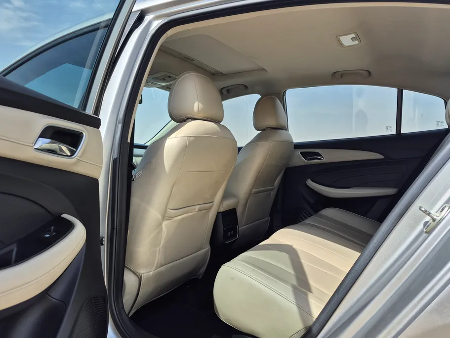 2023 ام جي 5 LUX 