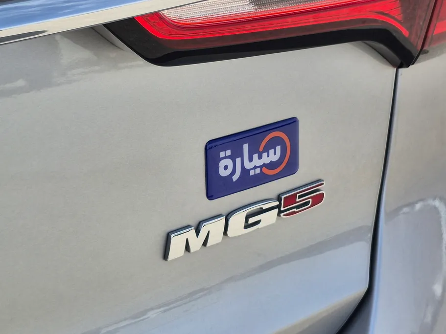 2023 ام جي 5 LUX 