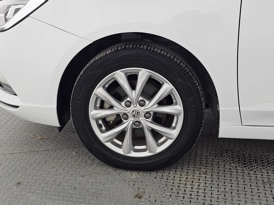 ام جي 5 STD 2023 