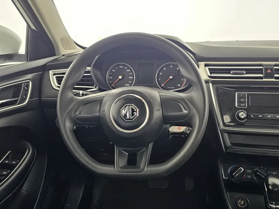 ام جي 5 STD 2023 