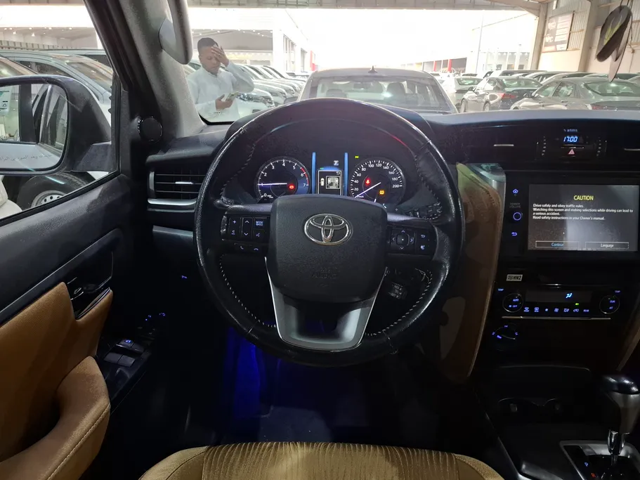 تويوتا فورتشنر VX 2023 