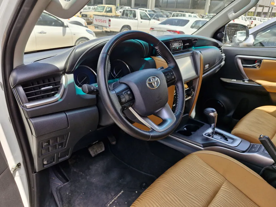 تويوتا فورتشنر VX1 2023 