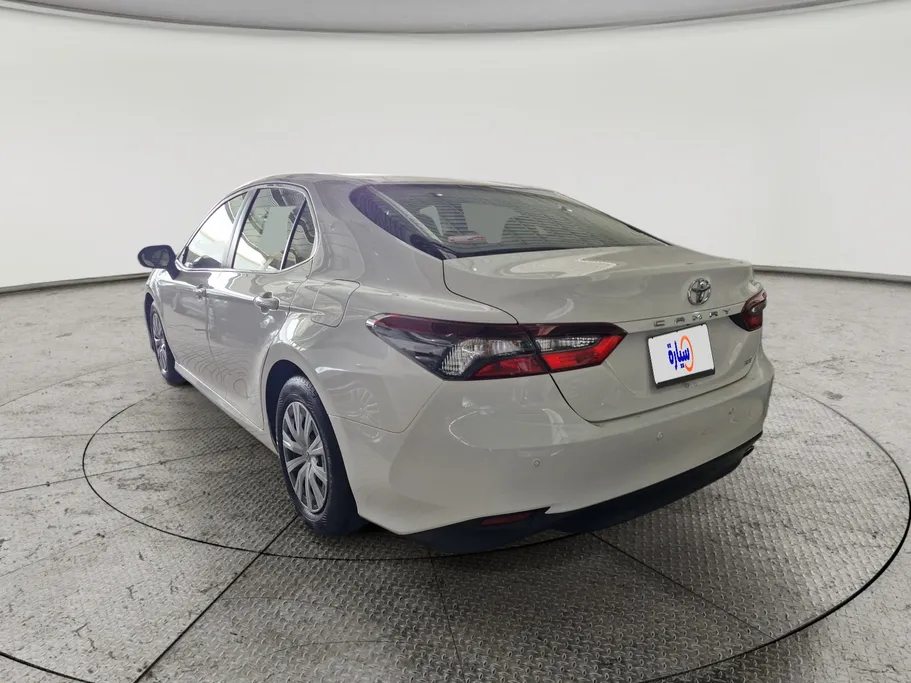 تويوتا كامري LE 2023 