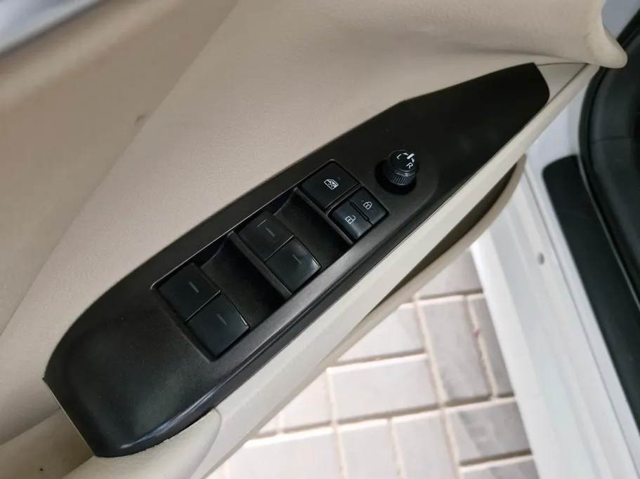 تويوتا كامري LE 2023 