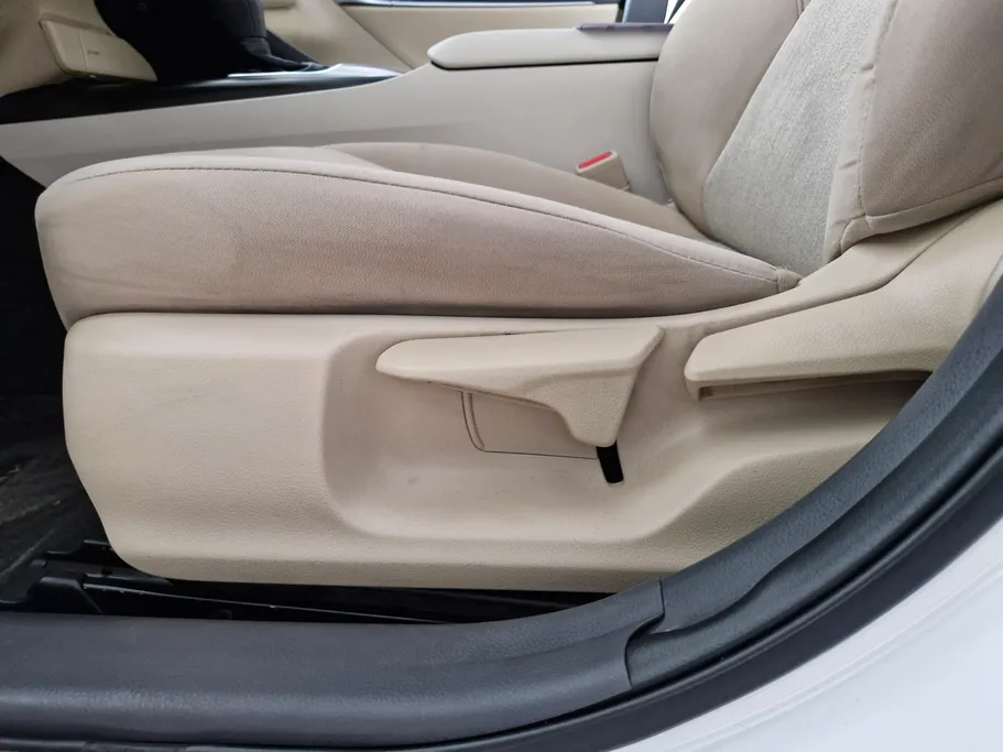 تويوتا كامري LE 2023 