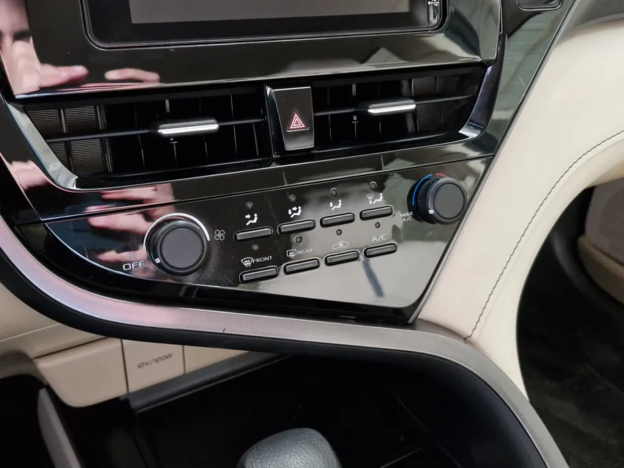 تويوتا كامري LE 2023 