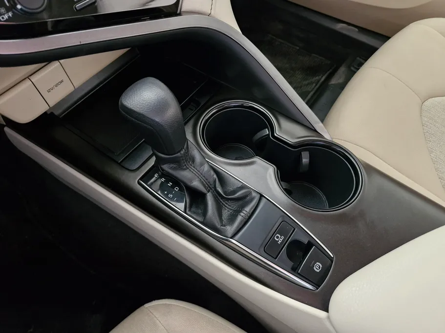 تويوتا كامري LE 2023 