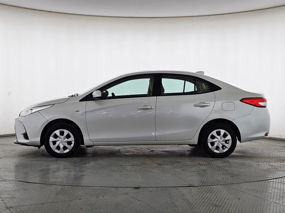 2022 Toyota Yaris  Y 