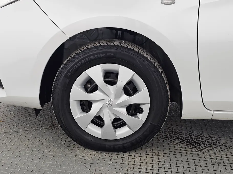 2022 Toyota Yaris  Y 