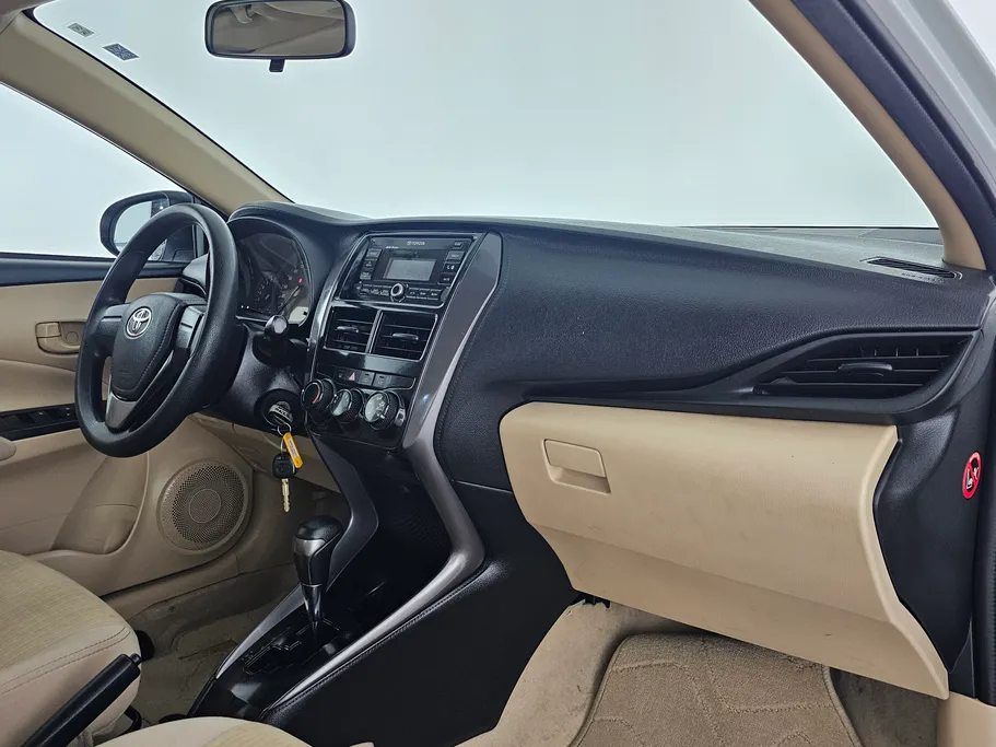 2022 Toyota Yaris  Y 