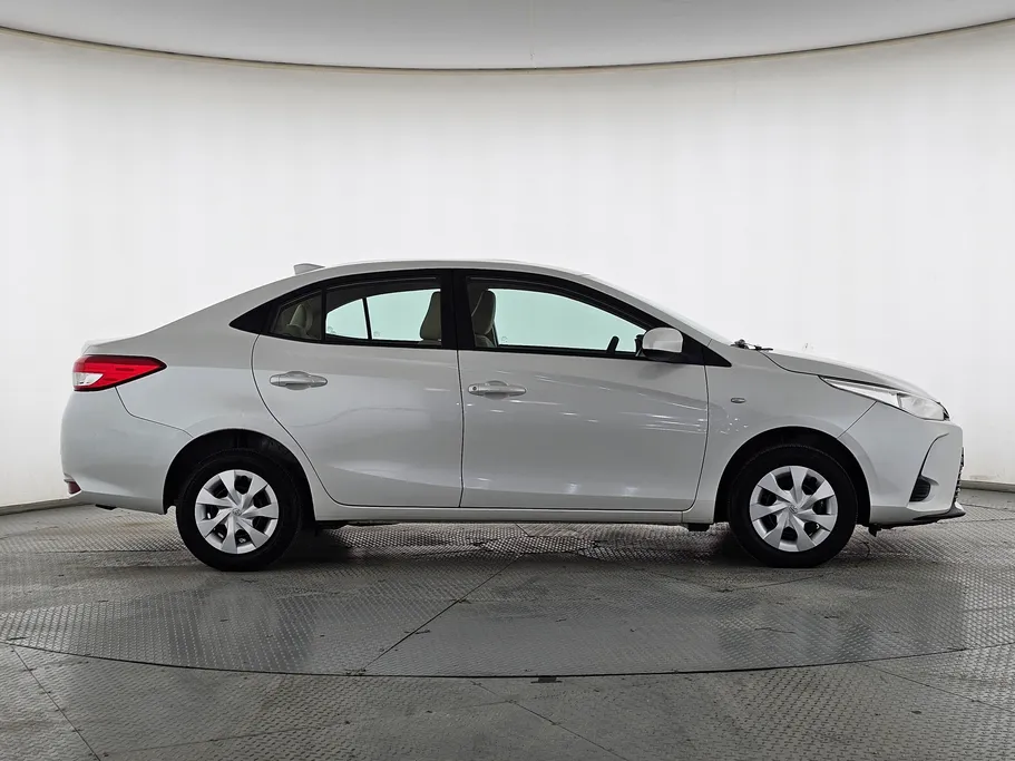 2022 Toyota Yaris  Y 