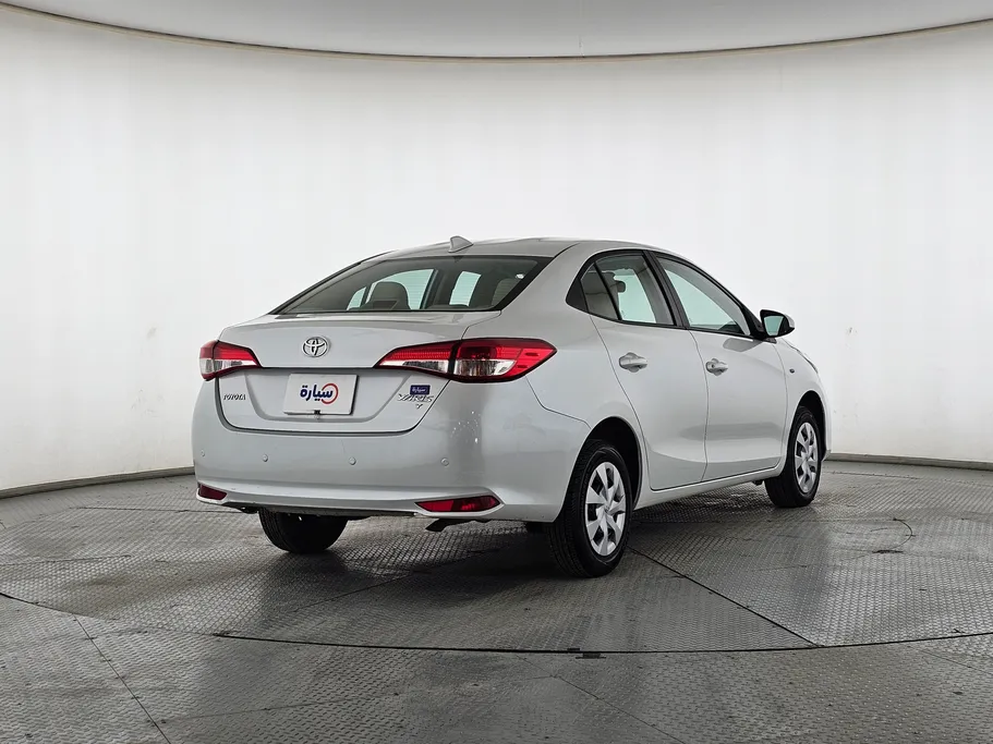 2022 Toyota Yaris  Y 