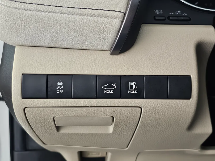 تويوتا كامري LE 2022 