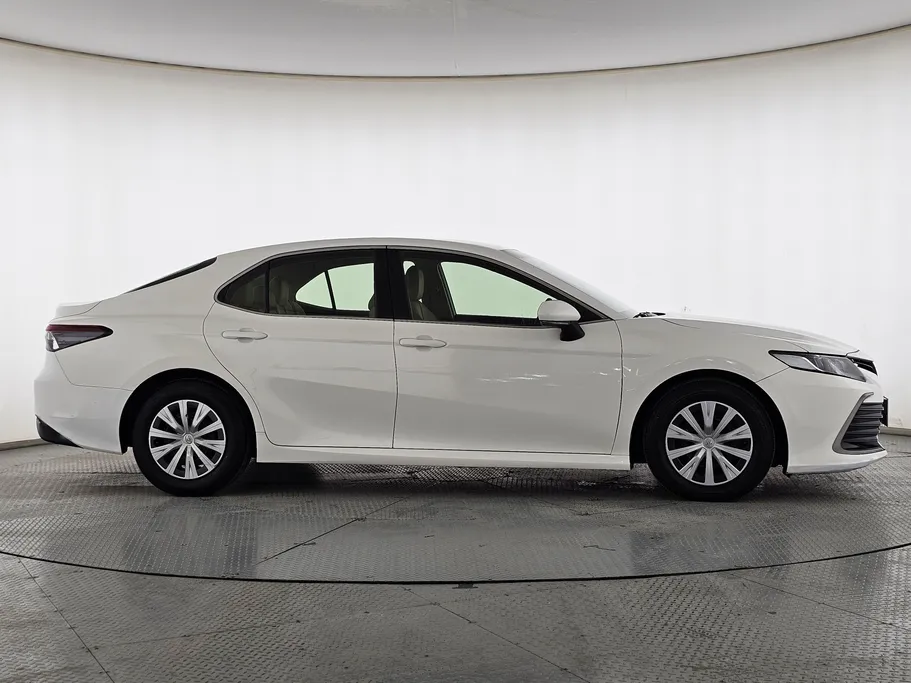 تويوتا كامري LE 2022 