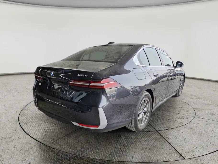 2024 BMW 5 Series 520i 