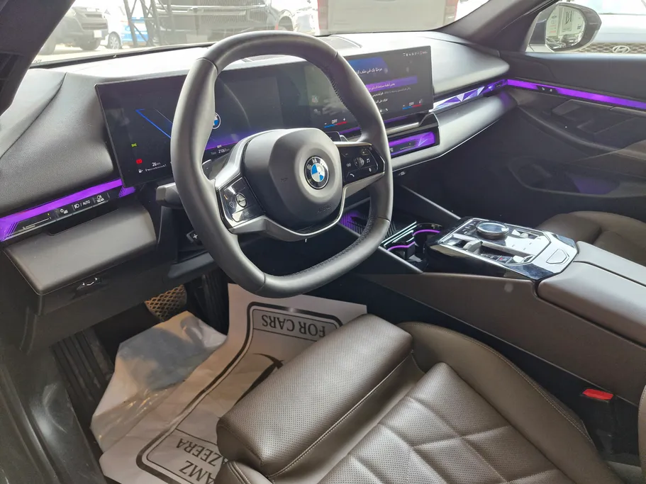 بي ام دبليو الفئة الخامسة 520i 2024 